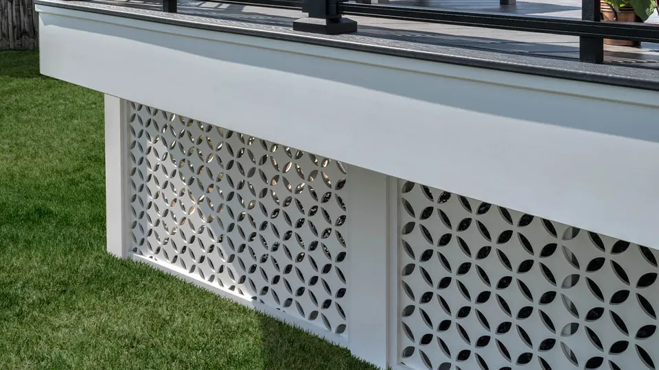 A detailed look at Trex decorative lattice panels.